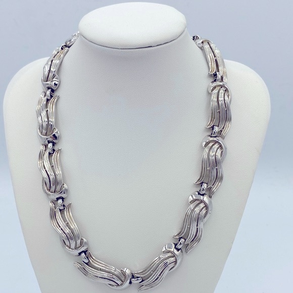 Vintage Classic Trifari Silver Toned Wave Necklace  14” Length With 3” Extender - Picture 6 of 6